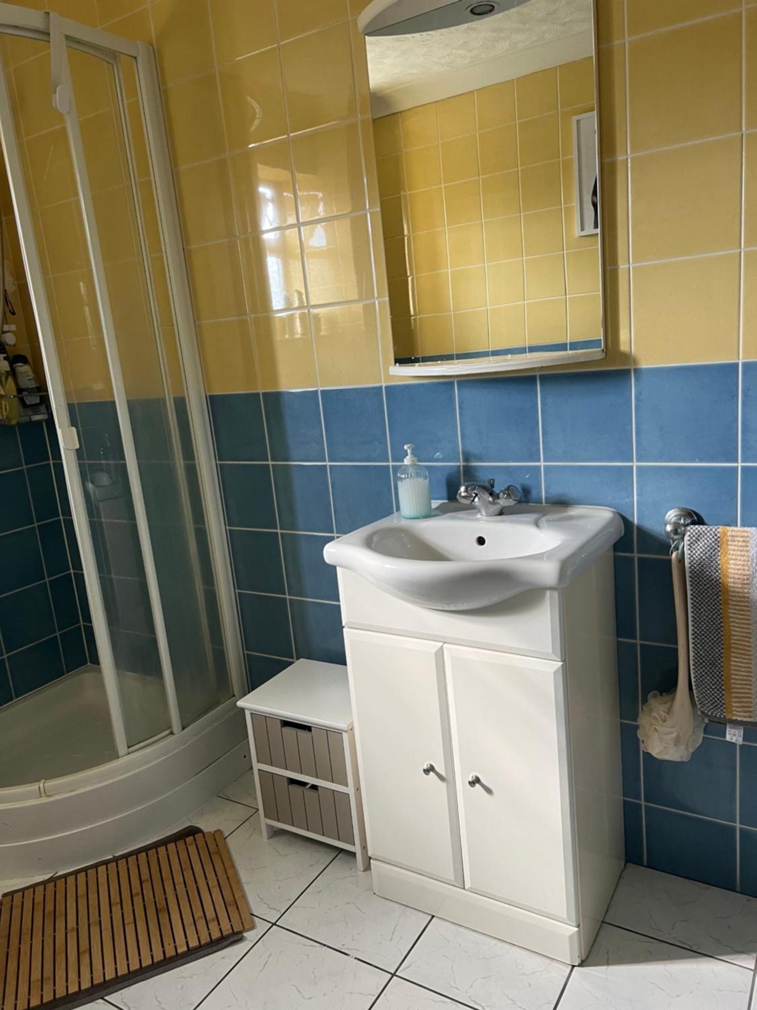 Double Room At The Bungalow With Shared Shower Room เคทเทอริง ภายนอก รูปภาพ